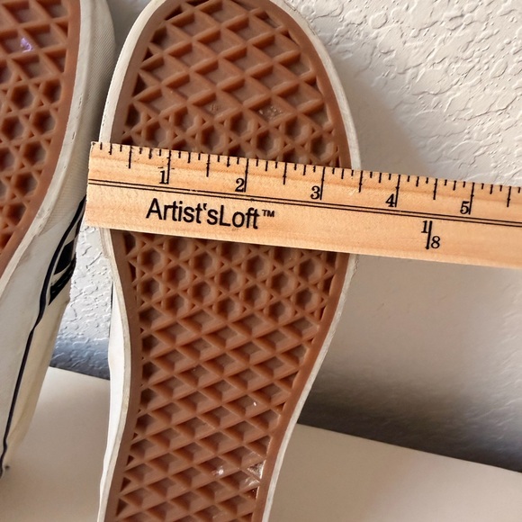 ✨ VANS Black & White Checkered Slip-On Sneakers – Iconic Skate Style ✨ - Picture 5 of 7